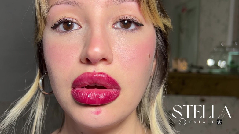 Stellafatale: Raspberry - Lip Trembling Red Lipstick - Slow Motion