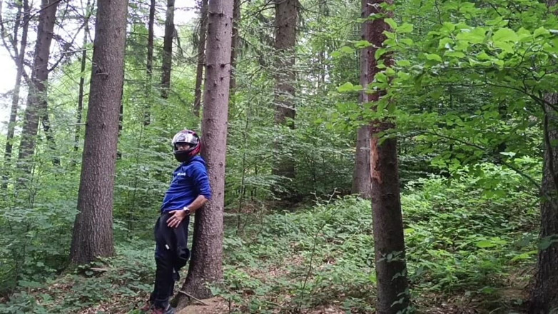 kickerscooter: Lesní Risk: Honění Péra Pod Frekventovanou Silnicí
