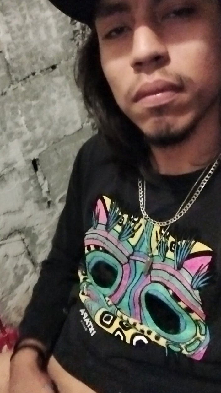 AlexAlejandro13: 내 화장실에서 자위해줘