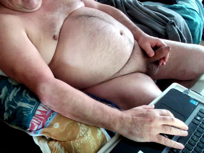 CiccioloBrizzolo: Eu me masturbo assistindo vídeos quentes