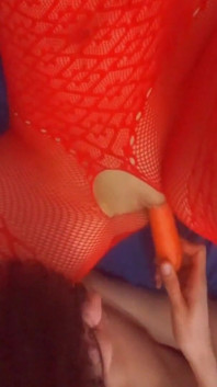 Coniglietta rossa vuole una grande carota