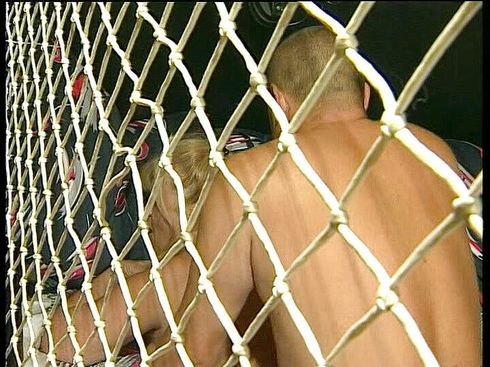 VintageXMovies: 奶奶吮吸小鸡巴，然后弯下腰进行粗暴性爱