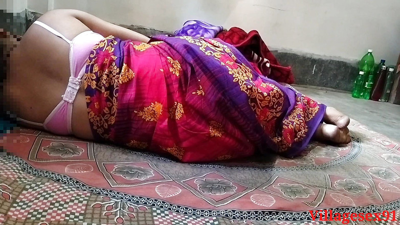 Villagesex91: Esposa do lado local compartilha sua buceta usando celular