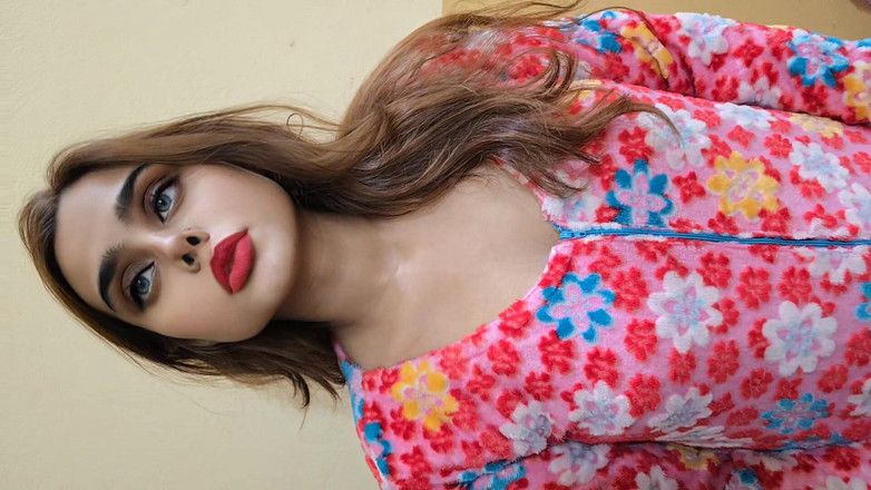 Sairaxsaim: Pakistaanse mooie buurvrouw nodigt jonge universiteitsjongen thuis uit