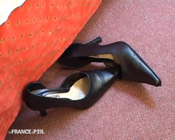 French BDSM: 1.8 metrelik hizmetçi ikiye bölünüyor!