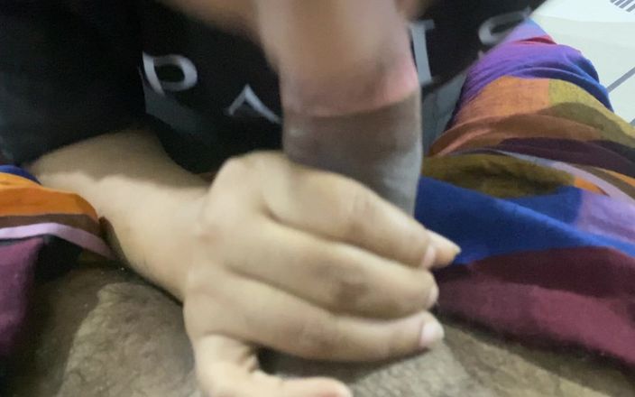 Arabicqueen: Des garçons musulmans sucent une bite par une indienne pulpeuse...