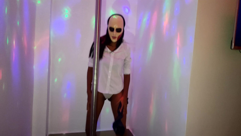 Martin13: Une étudiante fait du porno maison pour obtenir la meilleure note...