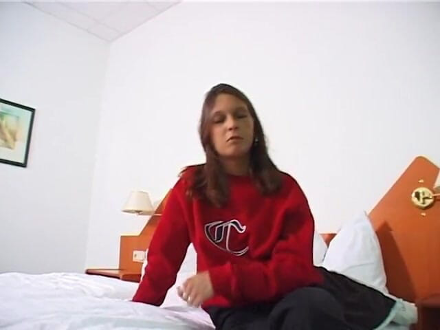 German Classic Porn videos: Doris 19, tânără brunetă încearcă să fie un star de film