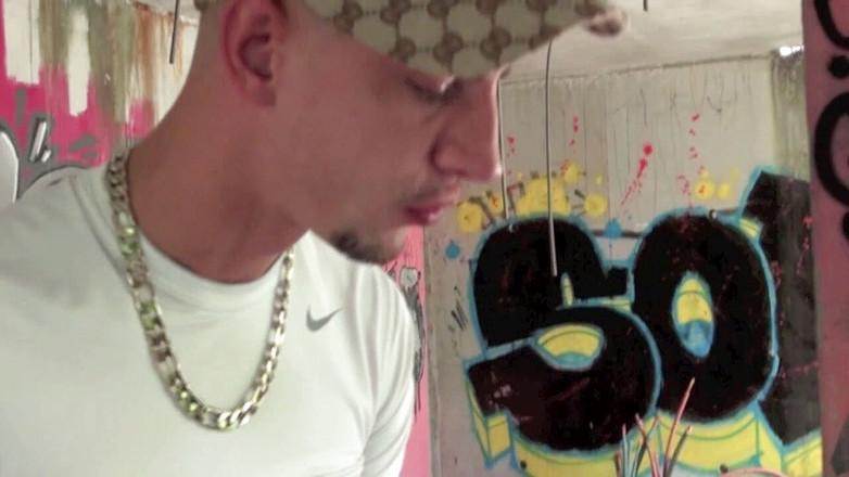 Crunch Boy: Děvka použitá 2 špičatým ošukaným klukem na exhib venkovním místě