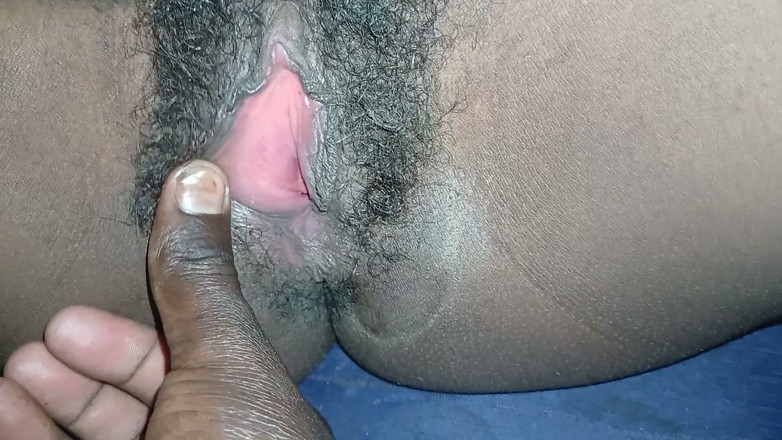 Lezzycum: 18+ ragazza allarga le cosce per farsi scopare da bbc