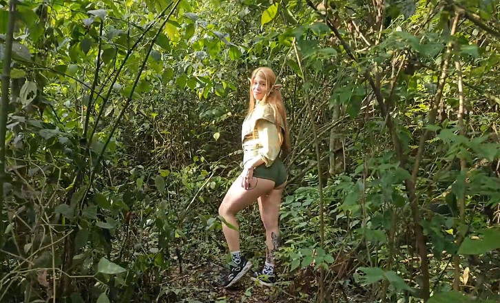 coraljade01: Elf w lesie zgarnia ze mnie całą moją spermę ustami...