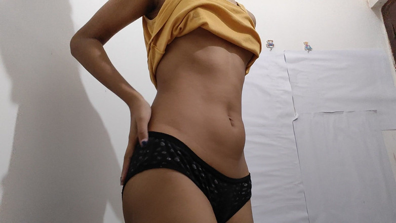 desigirl93: パンティーでムラムラするかわいい女の子。うー ん