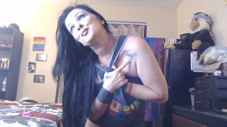 Abby Anna: Cleavage titty tease flashing