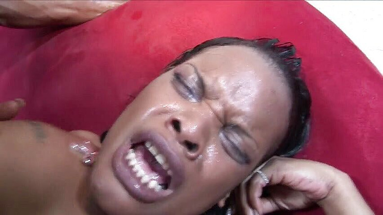 BBW Zone: 黑人胖美女在沙发上骑乘大黑屌