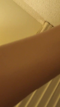 Schau zu, wie diese mädchen darum bitten, dass papi sie mit sperma füllen kann