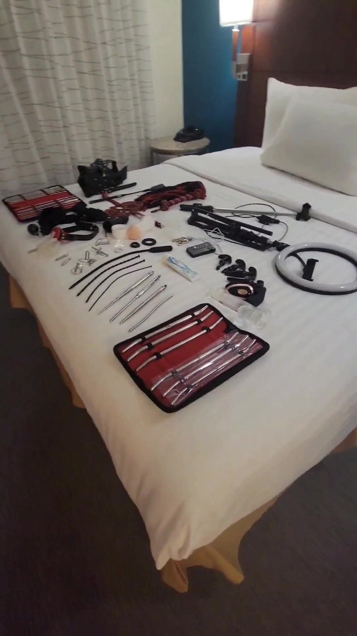 UrethralSound: Rozpakowywałem moją pełną kolekcję zabawek na łóżku hotelowym w Dallas