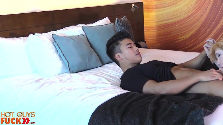 Hot Guys Fuck: Lanet! Ateşli pinoy jock eğlence için fahişeyi sikiyor