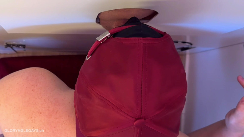 GLORYHOLEGAYS: Sepong kontol selama 1 jam di gloryhole