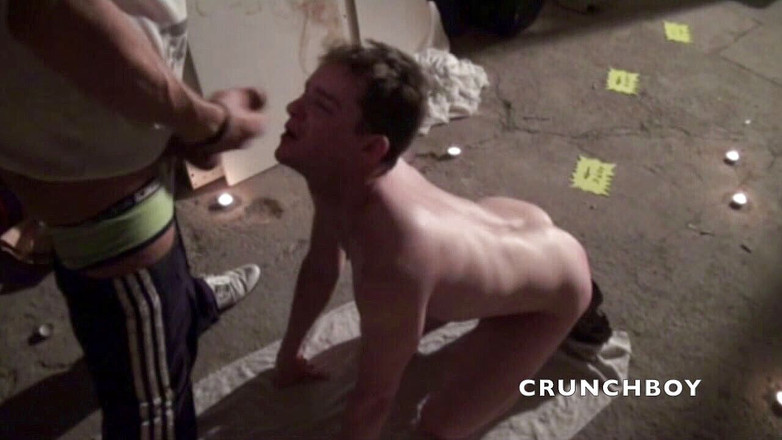 Crunch Boy: Babi dikongkek dengan penghinaan oleh badboy