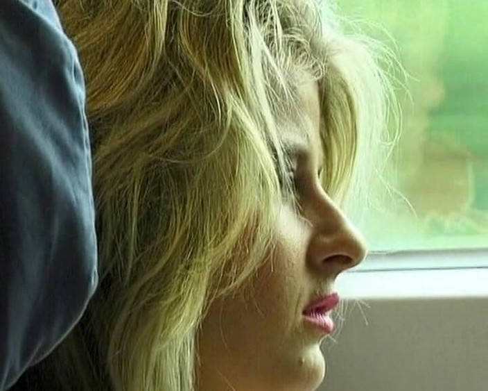 Deutscher hardcore: Duitse blondine met ronde kont krijgt haar kutje bespoten met...