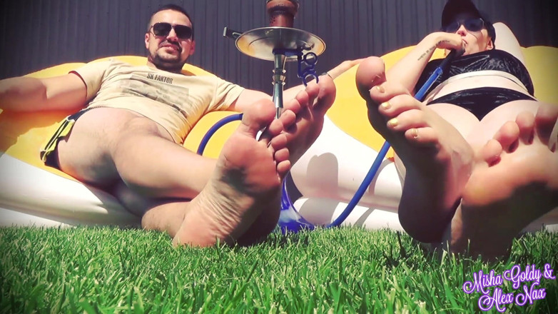 Goddess Misha Goldy: Red light, green light over sweat feet of alpha couple!...
