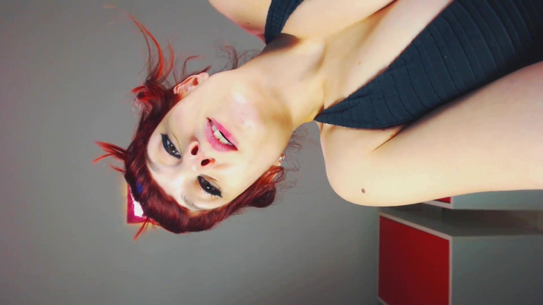 Candystart Videos: Masturbuję się w twoją twarz i pluję na ciebie.