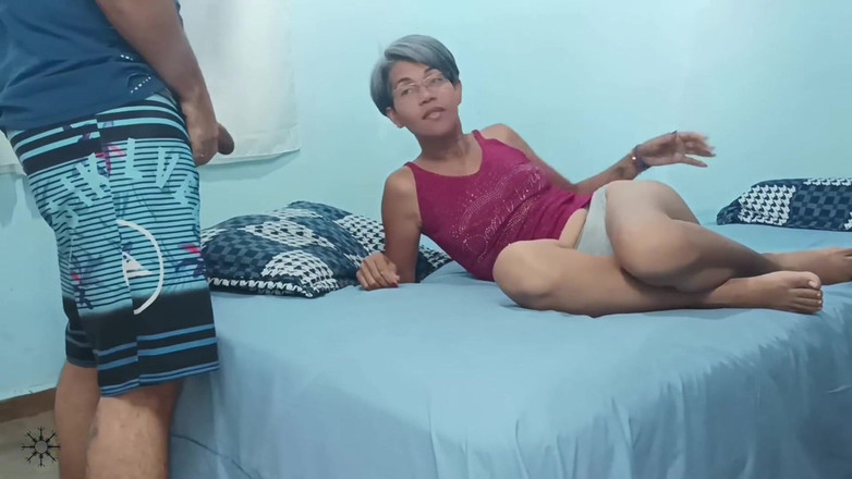 Swingersamateur40: 我和男友聊天，最后我继兄弟的精液射在了我的嘴里。