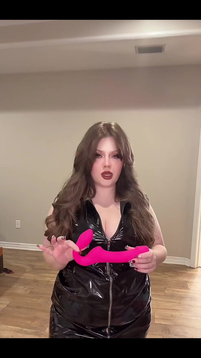 Dirtysecret: Dommy Stepmommy Humilates Her Submissive