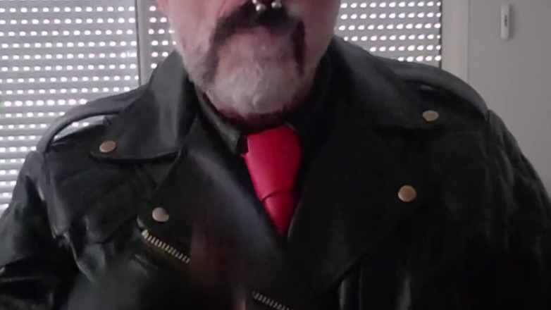 MusclesCigarsFFPig: Red Tie in Full Langlitz