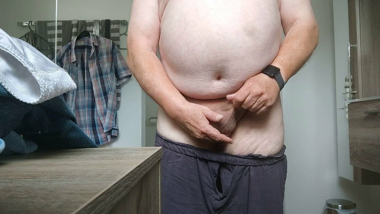 Karlchengeil: Celana dalam kotor yang lebih usang