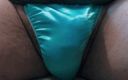 Thongsnpanties: Little Blue satynowe stringi szarpnięcie i sperma