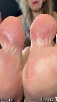 Sweaty-smelly- memuja kaki joi