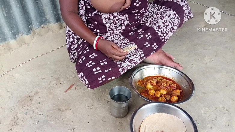 Chmeli1: Дезі бхабхі з'їла роті з куркою і розважалася