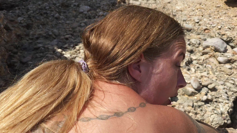 Melody Pleasure: Быстрый трах на пляже под испанским солнцем