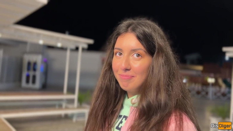 Dis Diger: 公共场合搭讪 - 一个大胆的男人说服一个女孩做爱