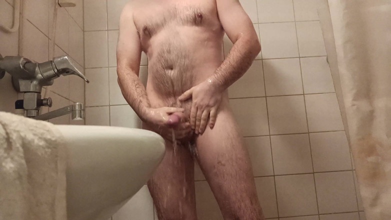 Uhri: I wash my uncut cock