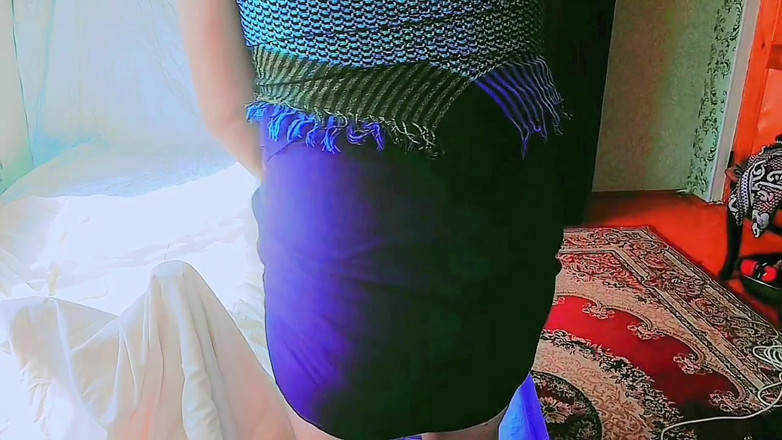 Kitty_Cross: Morbido ragazzo effeminato femminile si scherza in un abito soffice