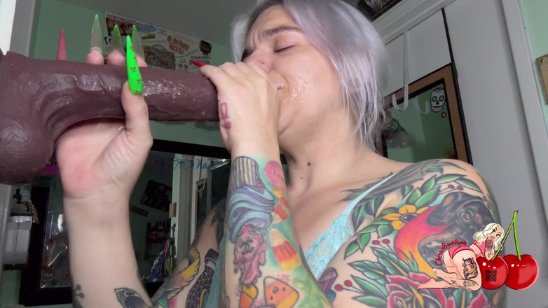 CherryBombBomb: Vedere la persoana 1 cu muie neglijeentă și labă pe jucăria mea...