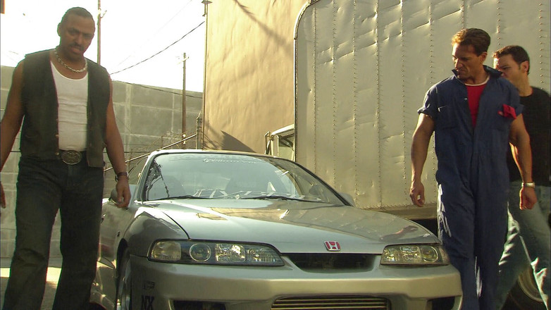 Whites on Blacks: Чорношкіра дівчина трахає красивого латиноамериканського чувака на складі