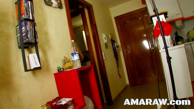 Amaraw: Büyük memeli esmer Sara Glock amını doldurtuyor