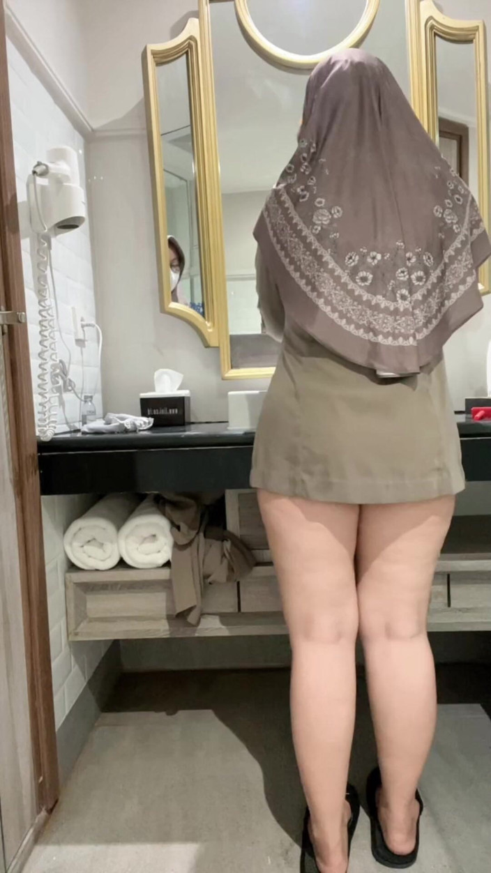 Biancaid: My Idol Teacher, Masturbating to Squirt