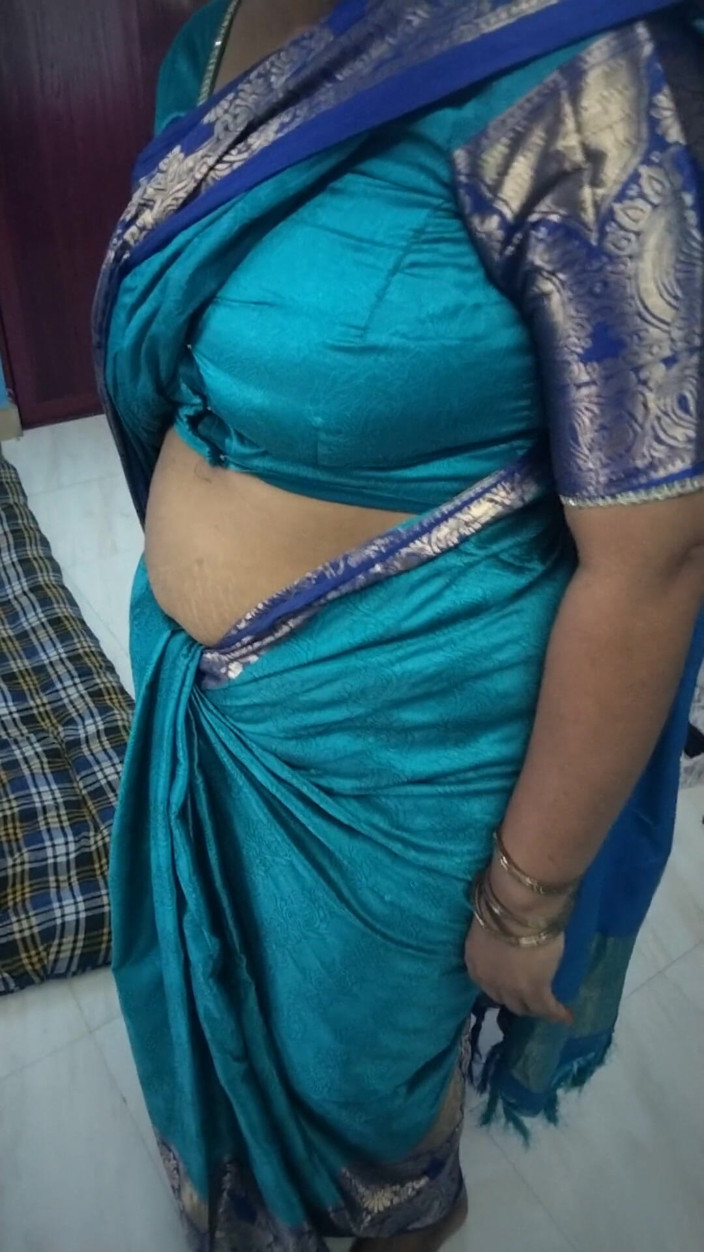 Tamil lesbian: Hot Saree Wearing