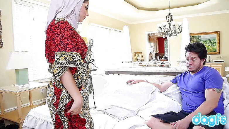 Dagfs: DAGFS - 나디아 알리가 자신의 문화가 제공하는 것을 보여줍니다.