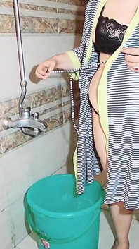 Muslim Chubby Bubble Butts Wife Caught on Camera While Taking Bath