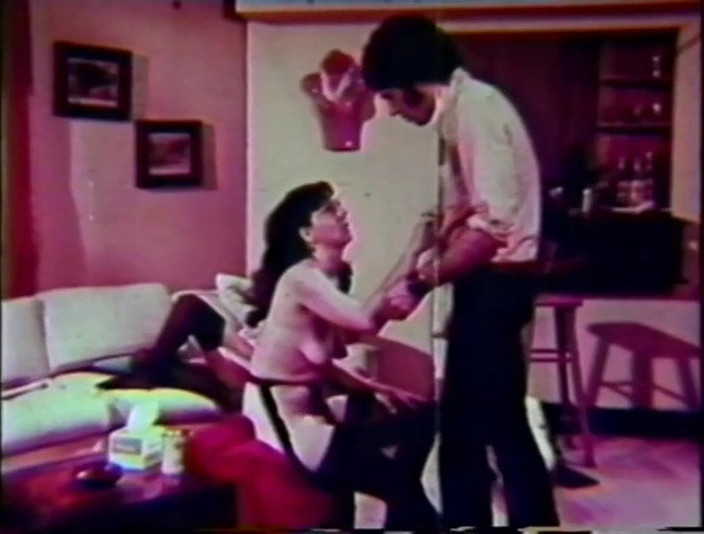 Vintage megastore: विंटेज पोर्न: अद्भुत काले बाल वाली की सोफे पर चुदाई।