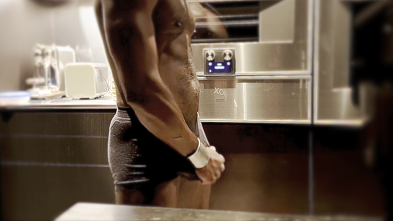 MrMagicDevil: VRátil Se Z Klubu Oblečená Takhle! Měla Jsi Mě Vidět...