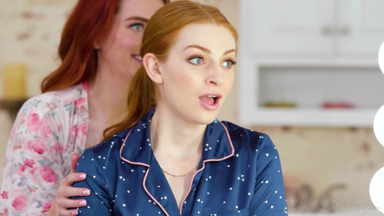 Girlsway: Girlsway - Aria Carson daje Mayi Kendrick sexy makeover, a następnie...
