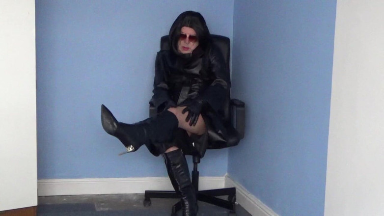 Leather Kirsten: Schwarz-weißes leder