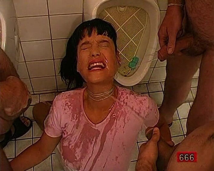 Piss Lover: Kali pertama kencing dan bukkake air mani dan menelan klip...