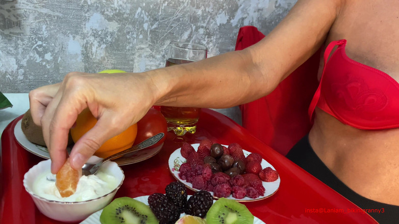 TaniaMilf: Máy bay bà già tùy chỉnh làm gulp cổ tôn...